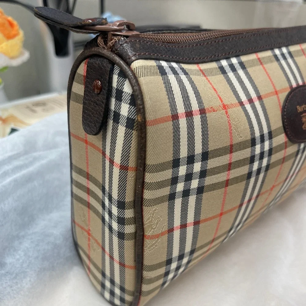 Burberry elegant handbag